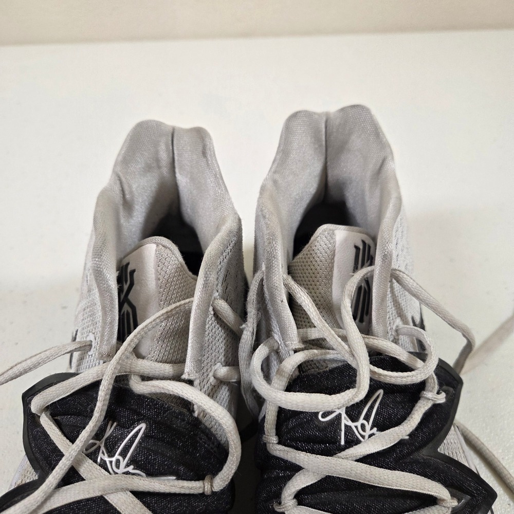 Nike Kyrie 5 Oreo White Black Basketball Shoes Mens 9 AO2918-100 - Picture 4 of 6